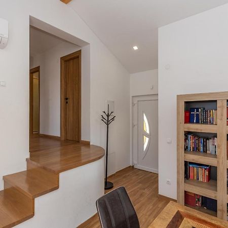 D&D Apartmani Biograd Na Moru Esterno foto
