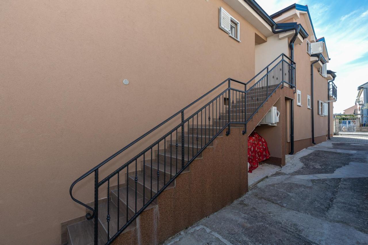 D&D Apartmani Biograd Na Moru Esterno foto