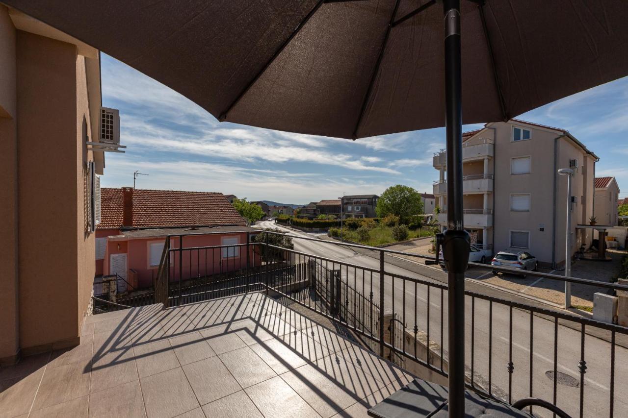 D&D Apartmani Biograd Na Moru Esterno foto