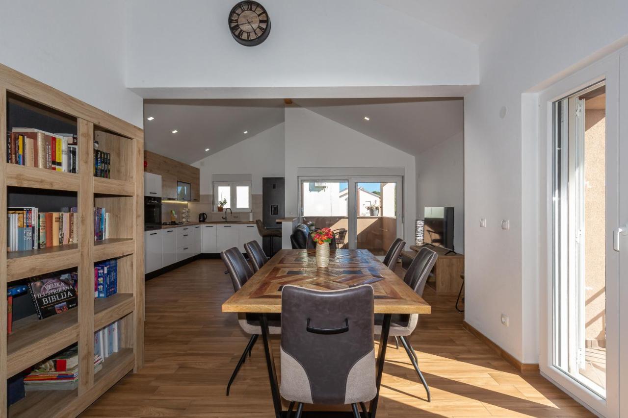 D&D Apartmani Biograd Na Moru Esterno foto