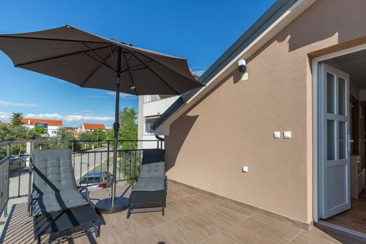 D&D Apartmani Biograd Na Moru Esterno foto