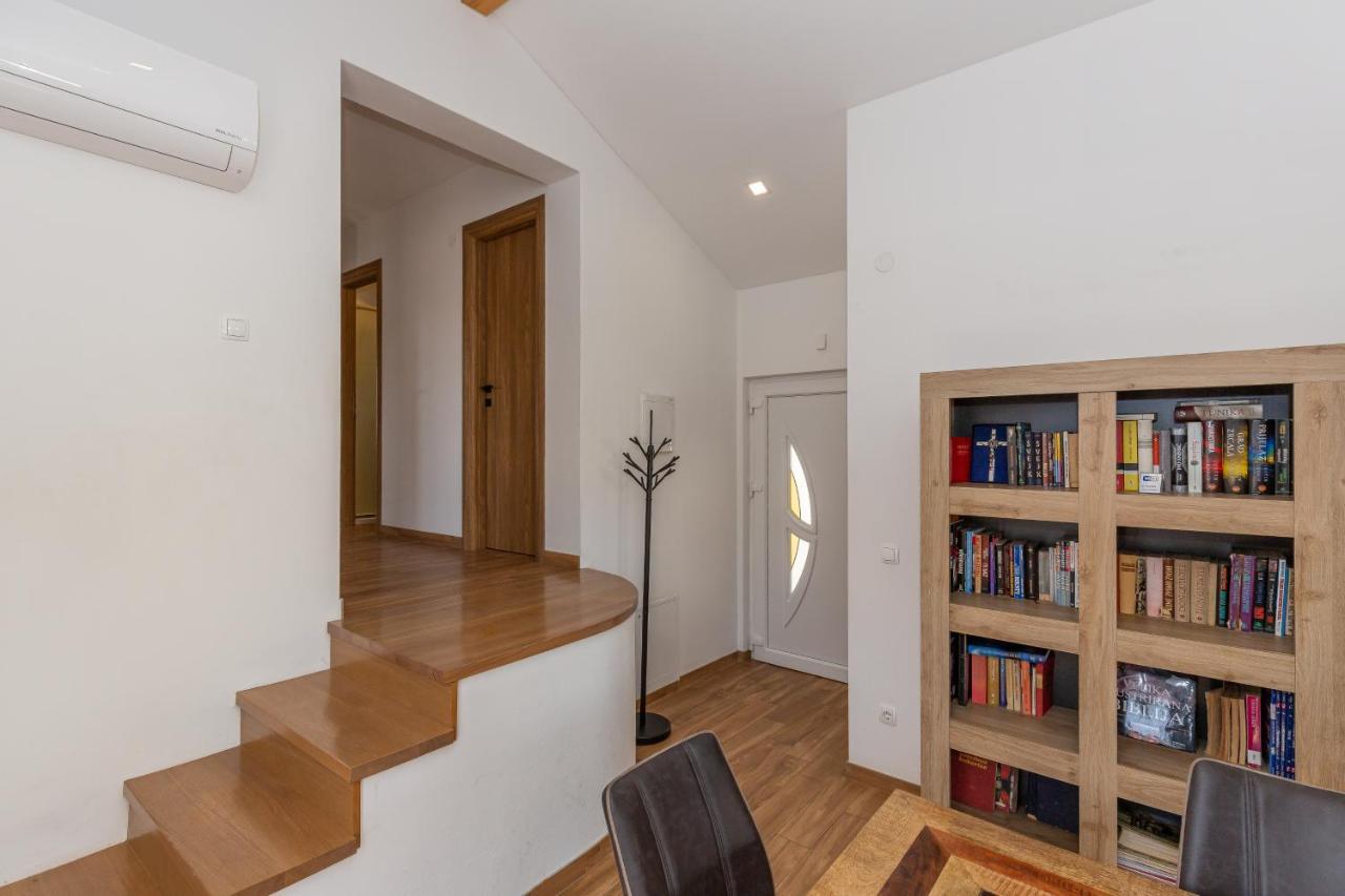 D&D Apartmani Biograd Na Moru Esterno foto