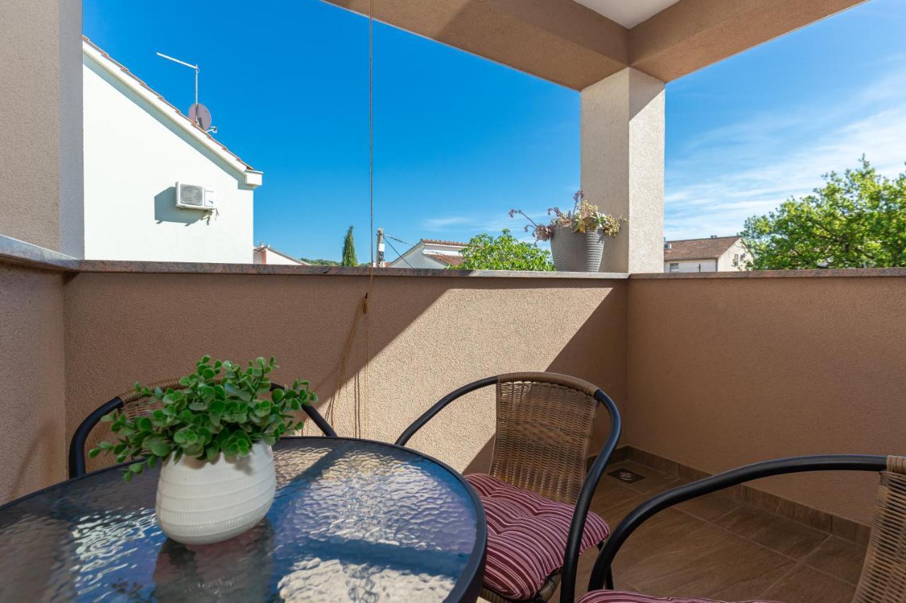 D&D Apartmani Biograd Na Moru Esterno foto