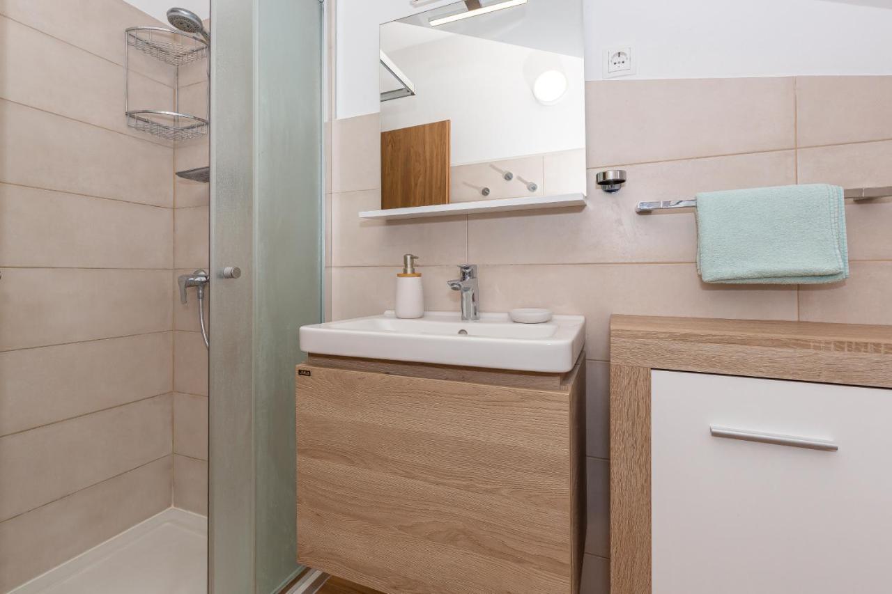 D&D Apartmani Biograd Na Moru Esterno foto