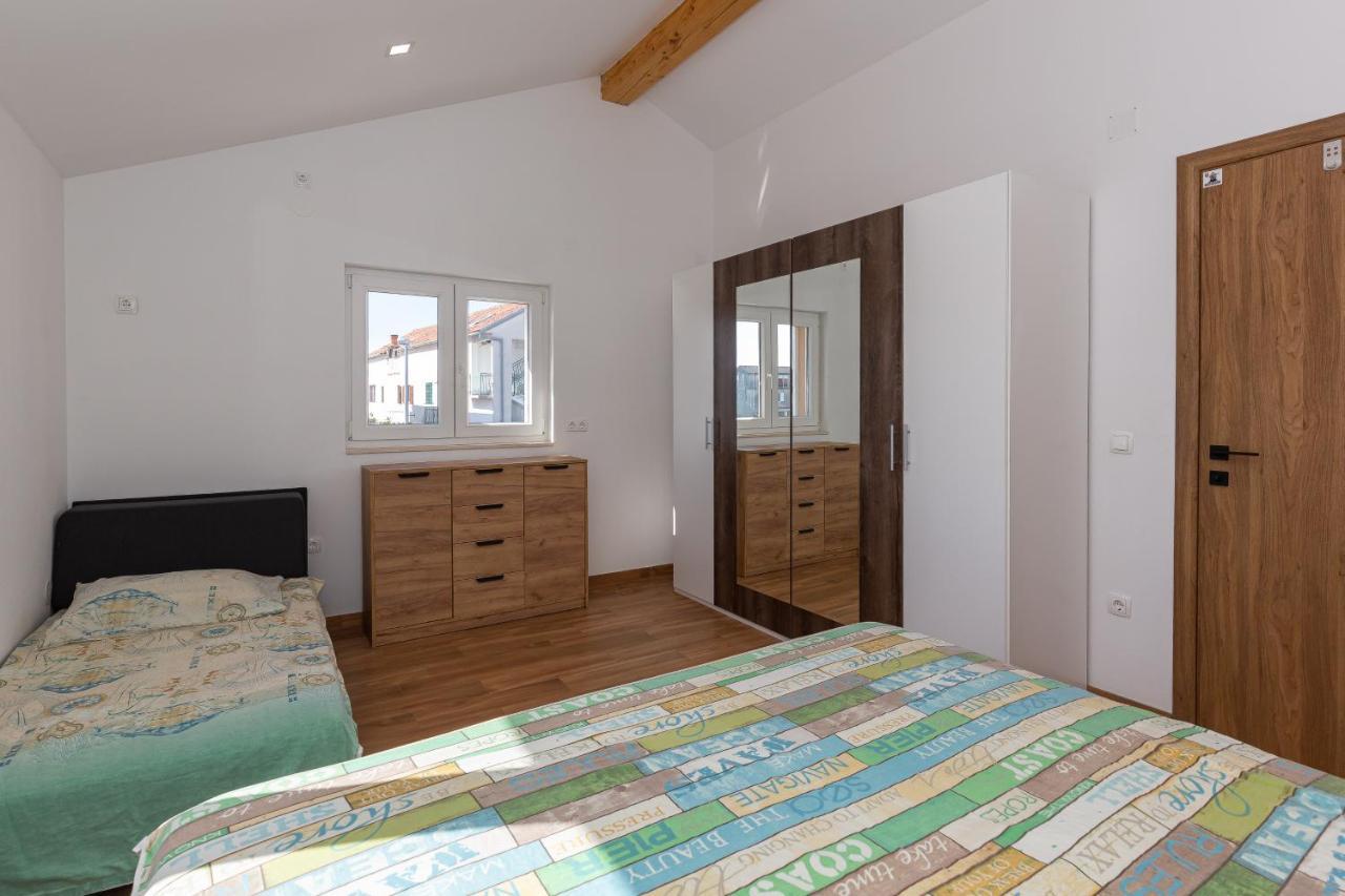 D&D Apartmani Biograd Na Moru Esterno foto