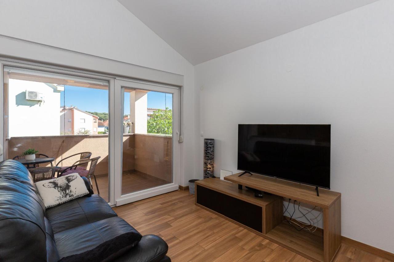 D&D Apartmani Biograd Na Moru Esterno foto