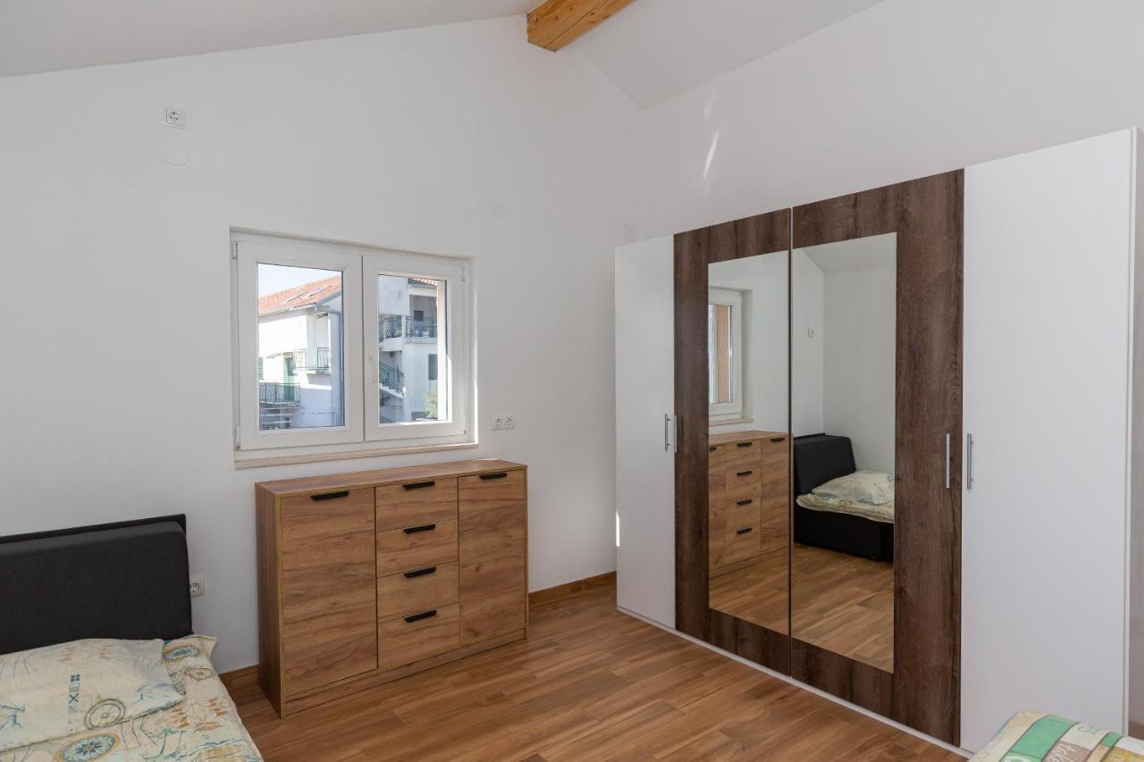 D&D Apartmani Biograd Na Moru Esterno foto