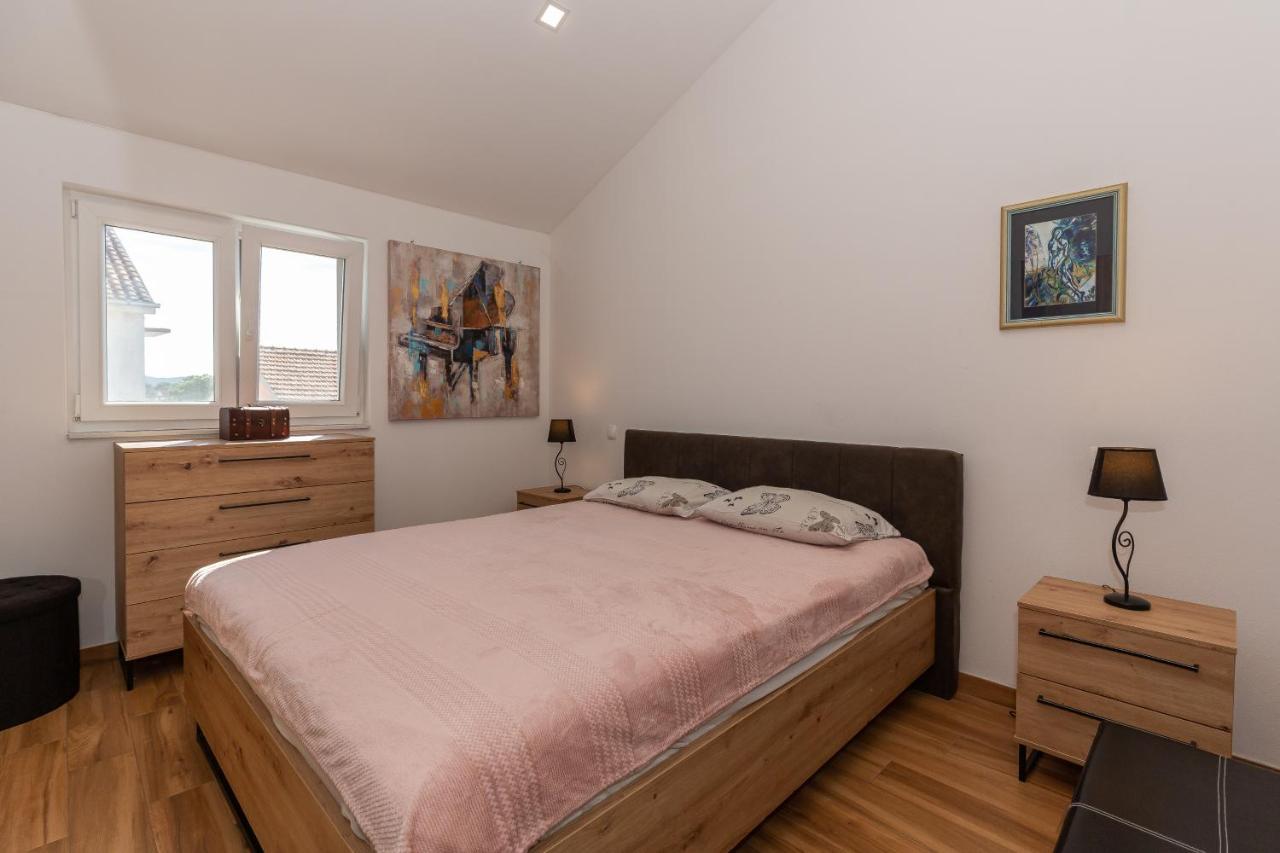 D&D Apartmani Biograd Na Moru Esterno foto