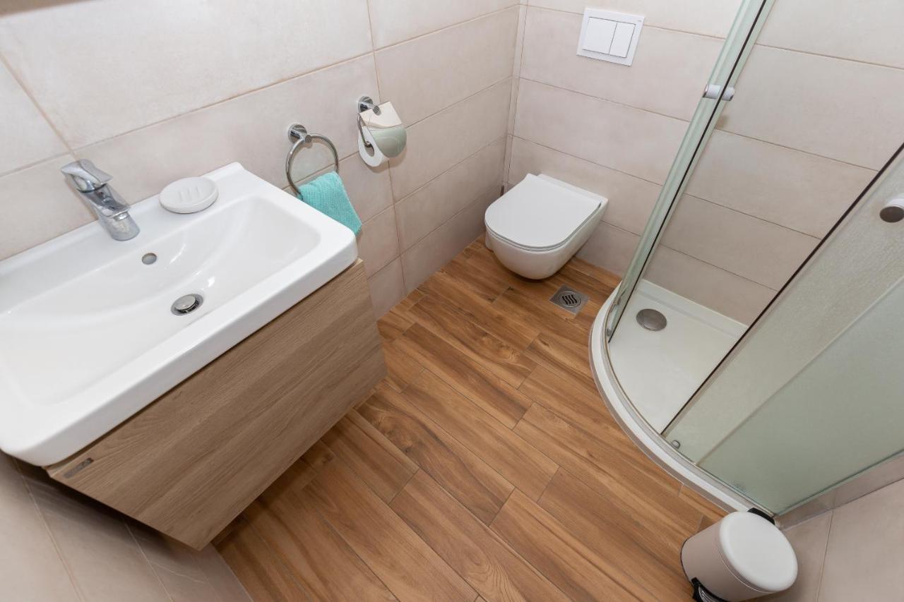 D&D Apartmani Biograd Na Moru Esterno foto