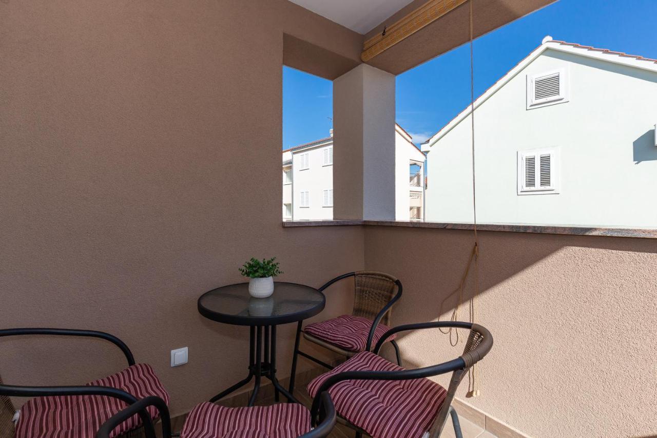 D&D Apartmani Biograd Na Moru Esterno foto