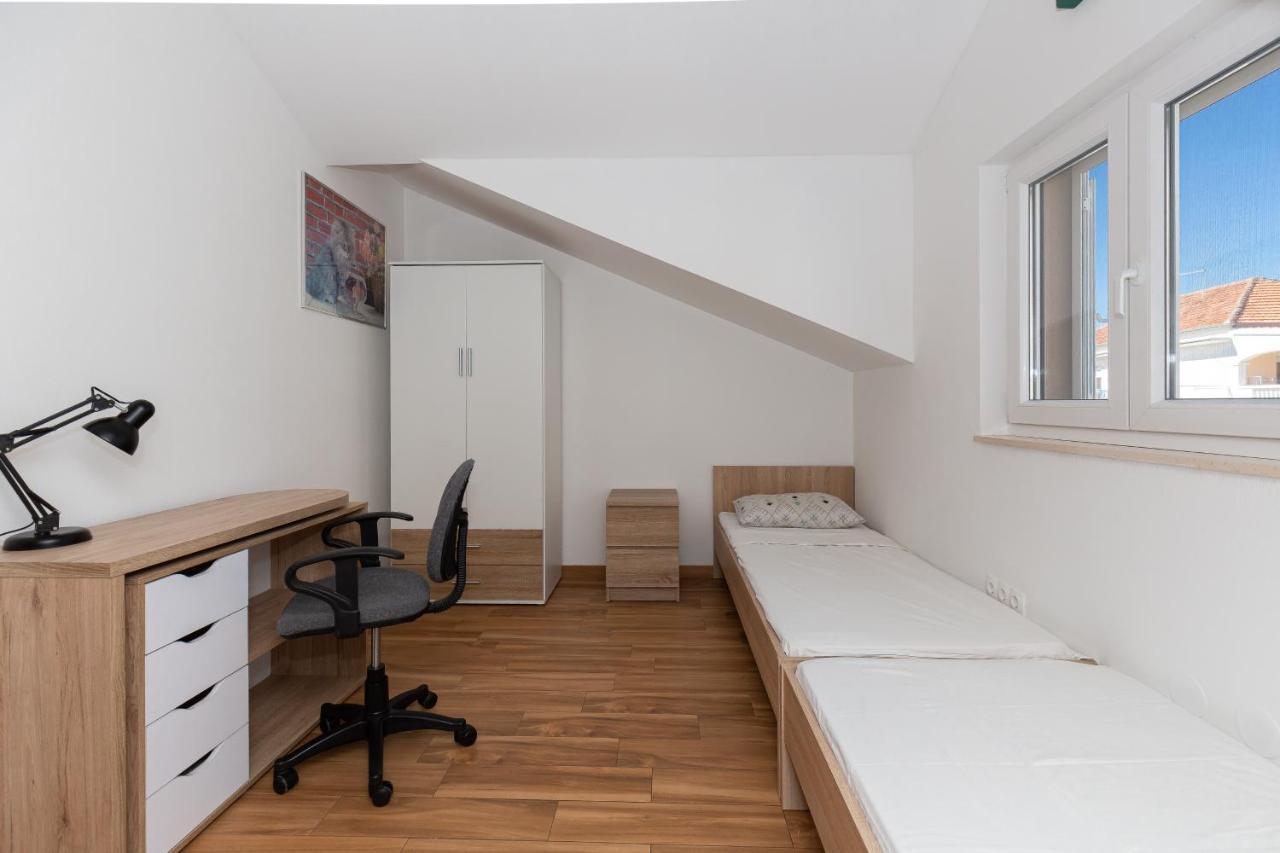 D&D Apartmani Biograd Na Moru Esterno foto