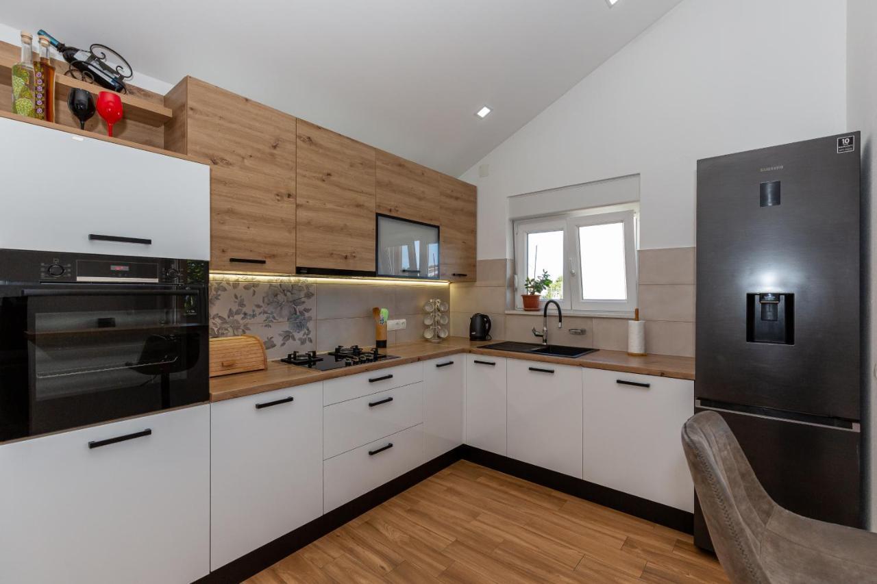 D&D Apartmani Biograd Na Moru Esterno foto