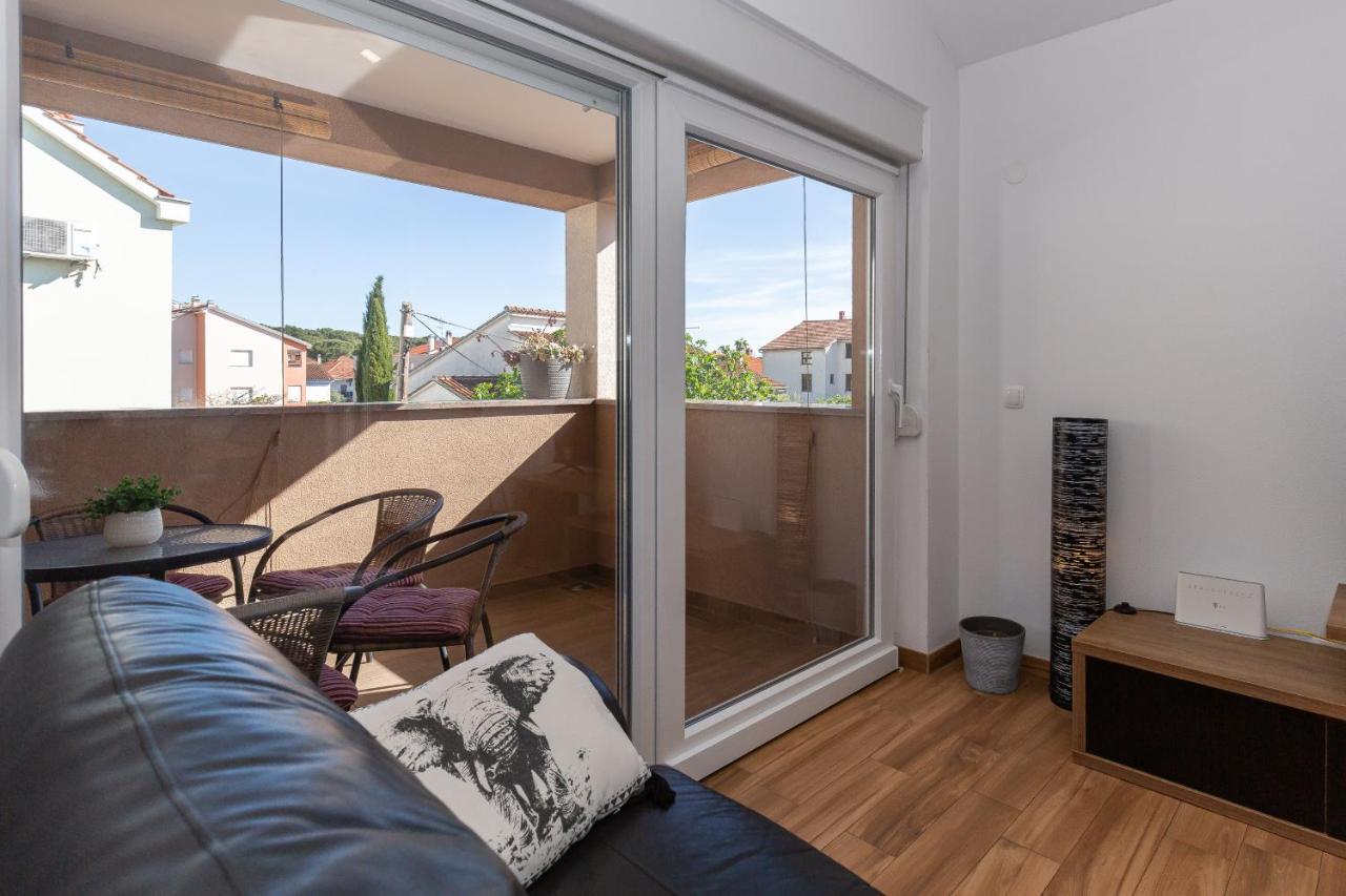 D&D Apartmani Biograd Na Moru Esterno foto