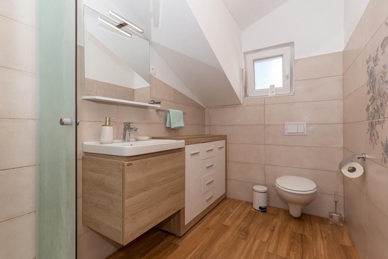 D&D Apartmani Biograd Na Moru Esterno foto